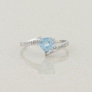 10k White Gold Natural Sky Blue Topaz Ring Size 7 1/4